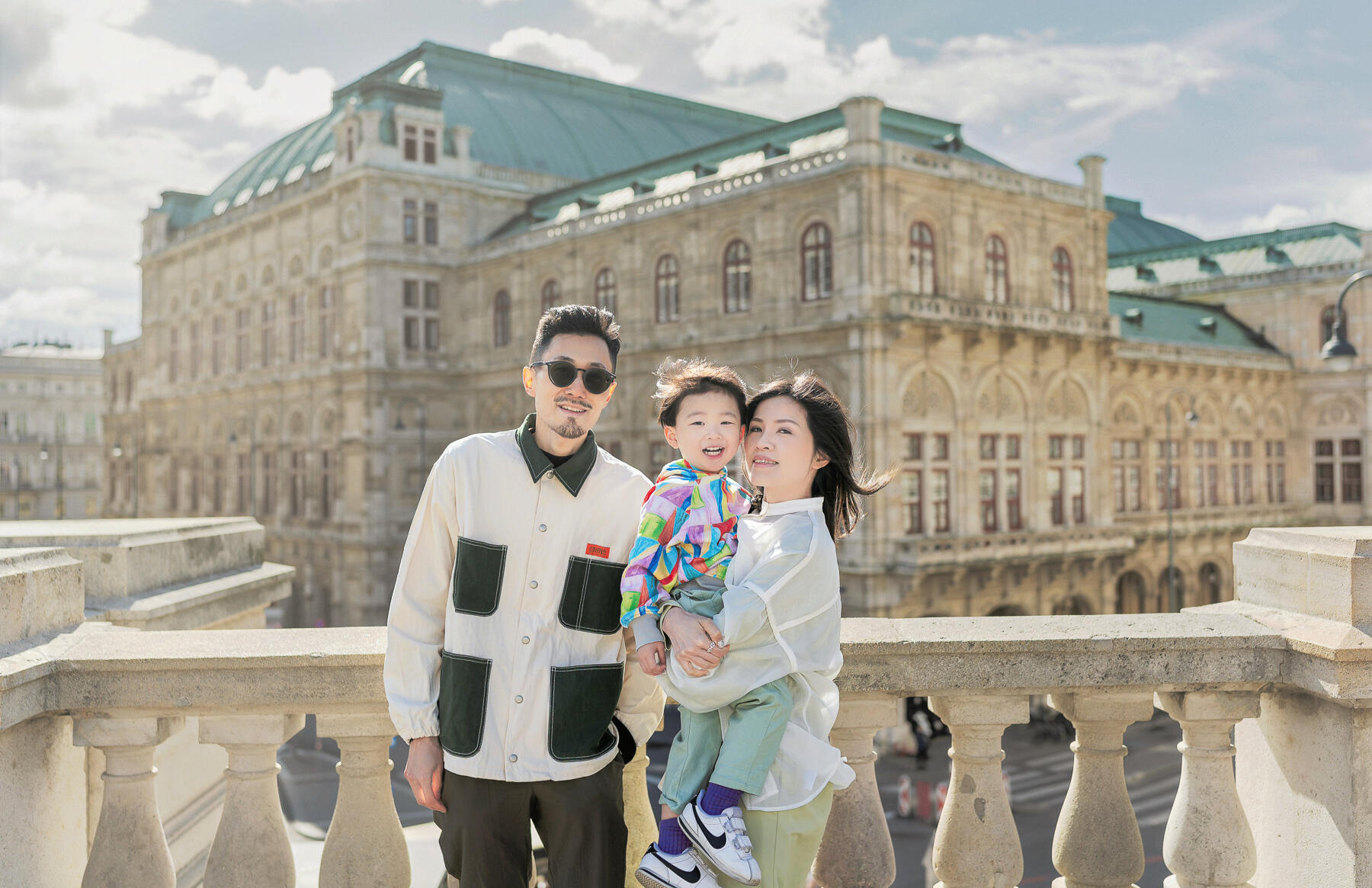 family photoshoot in vienna at the best photo hot spot of vienna