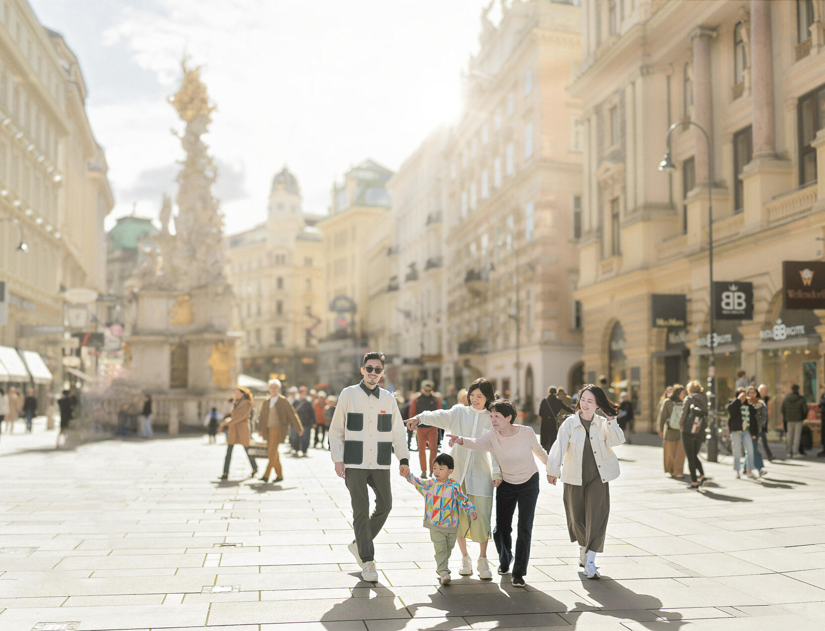 family photography in vienna in the style of korean photography, elegant vaccation photoshoot for family in Vienna inner city, next to Vienna Lois Vuitton and Chanel and Prada